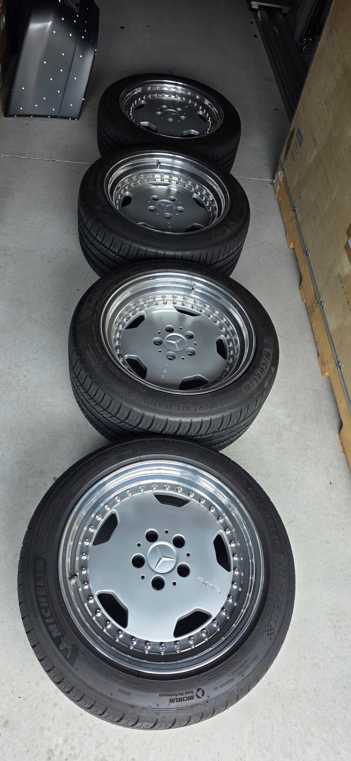 MR129 - Complete set of 4 authentic AMG Aero 3 wheels